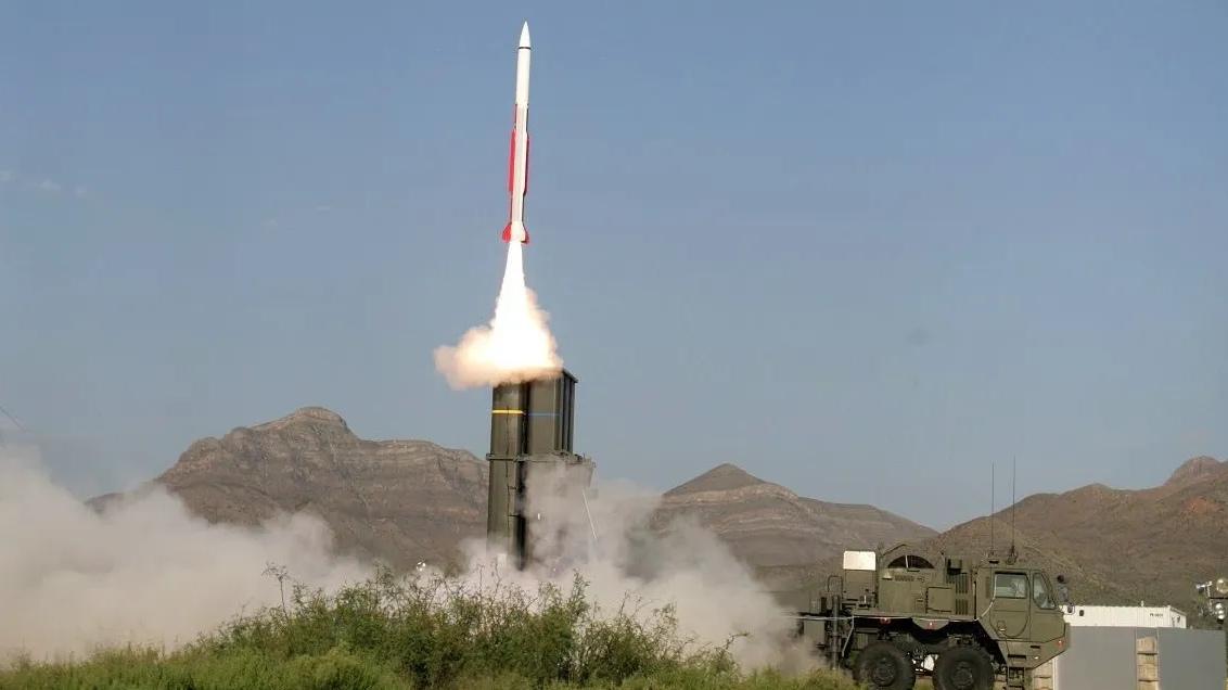 中国无人机穿与那国岛台海空域，日战机升空竟难拍清晰影像