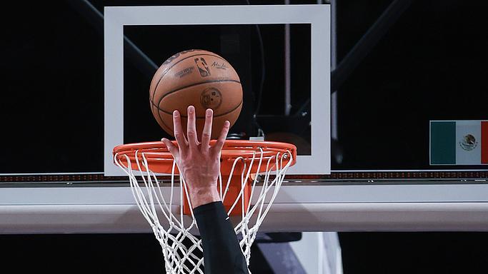 懂篮球帝-简单分析竞彩304NBA：湖人VS马刺