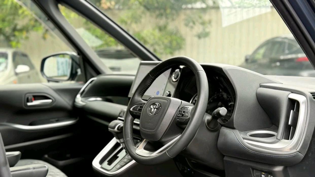 前卫又时尚！丰田VOXY紧凑型MPV车型曝光