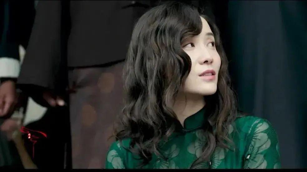 最不像宋佳的宋佳照片来了，有的说像是汤唯，有的说像金晨