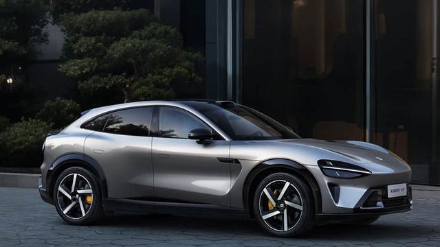 直指Model Y！天际屏+835km续航，小米YU7正式亮相