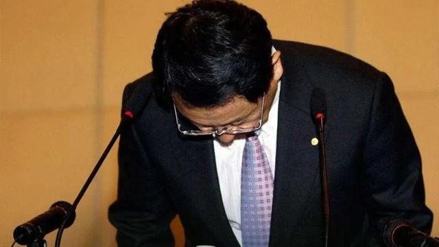 中国电池突然爆红，日本车企慌了神，老外排队买啥？