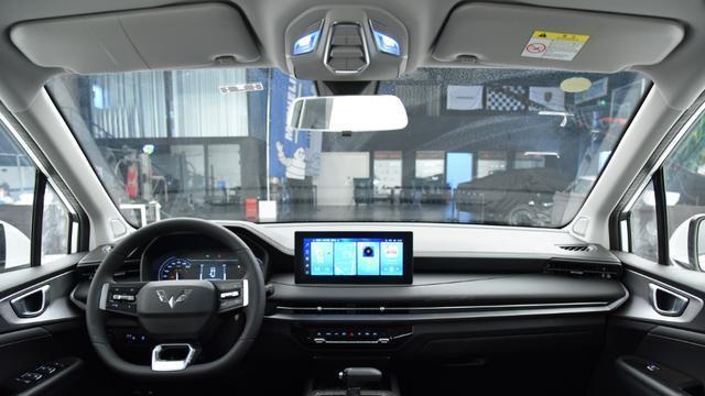 10万以内的7座车，五菱佳辰，47座可切换，后备厢1177L