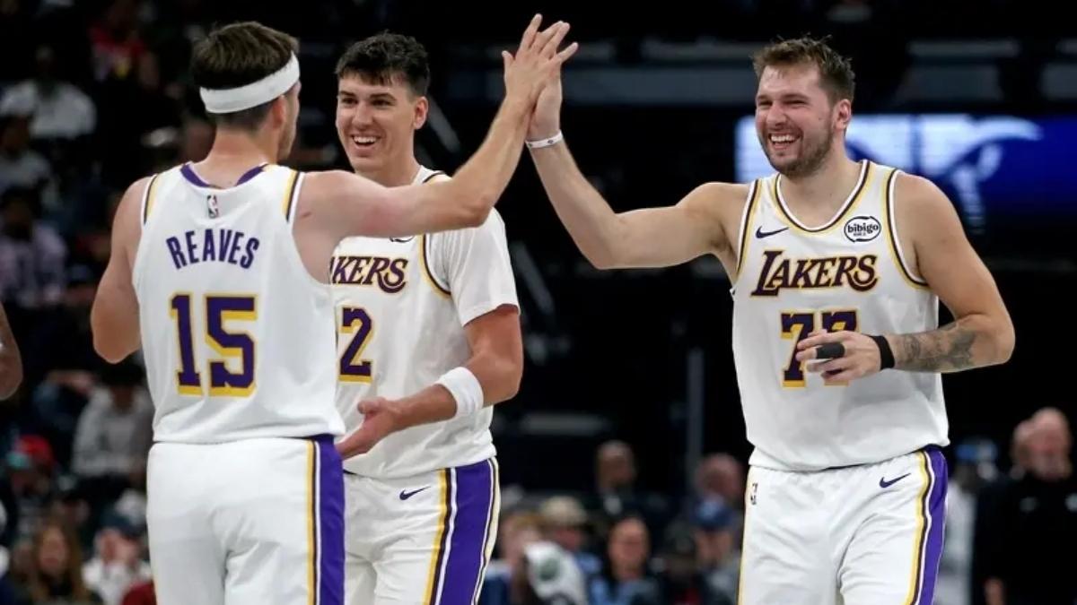 湖人3人20+灭火！东契奇豪取大三双，斯玛特里程碑，西部第三易主