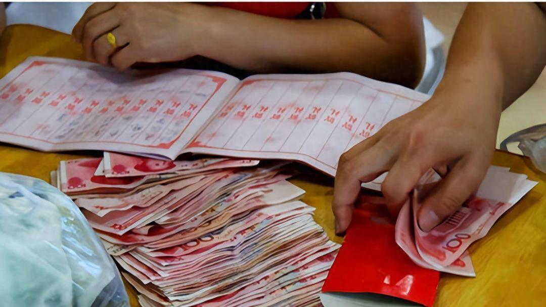 一月工资不够份子钱，8天假7场婚，年轻人发明新随礼方式