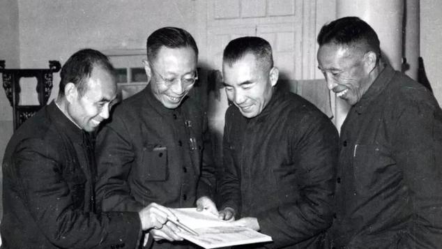 1960年周总理设宴，会上溥仪提2个职业设想均被拒，如今都成热门