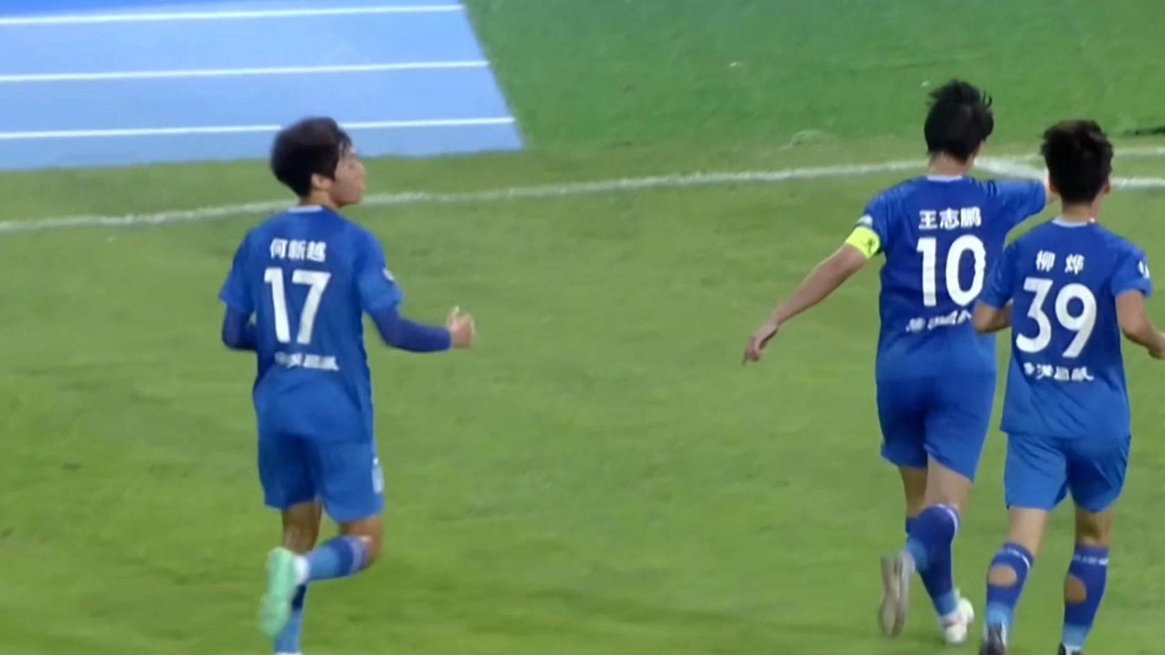 空门绝杀引爆26223人狂欢！ 连云港2-0淮安登顶苏超第五，嵇浩翔封神一战