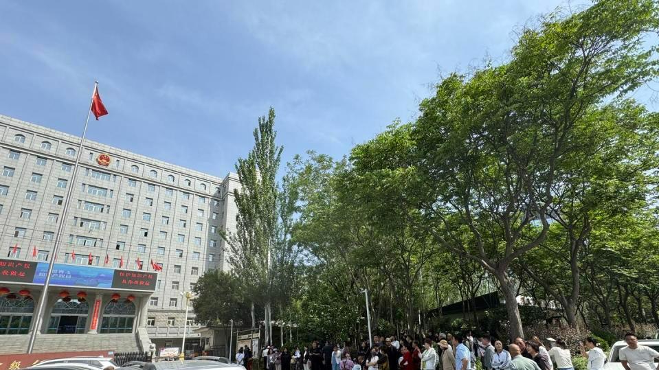 山西"生母继父杀子案"再审延期：10岁男童被虐杀细节曝光，两个家庭陷永久伤痛