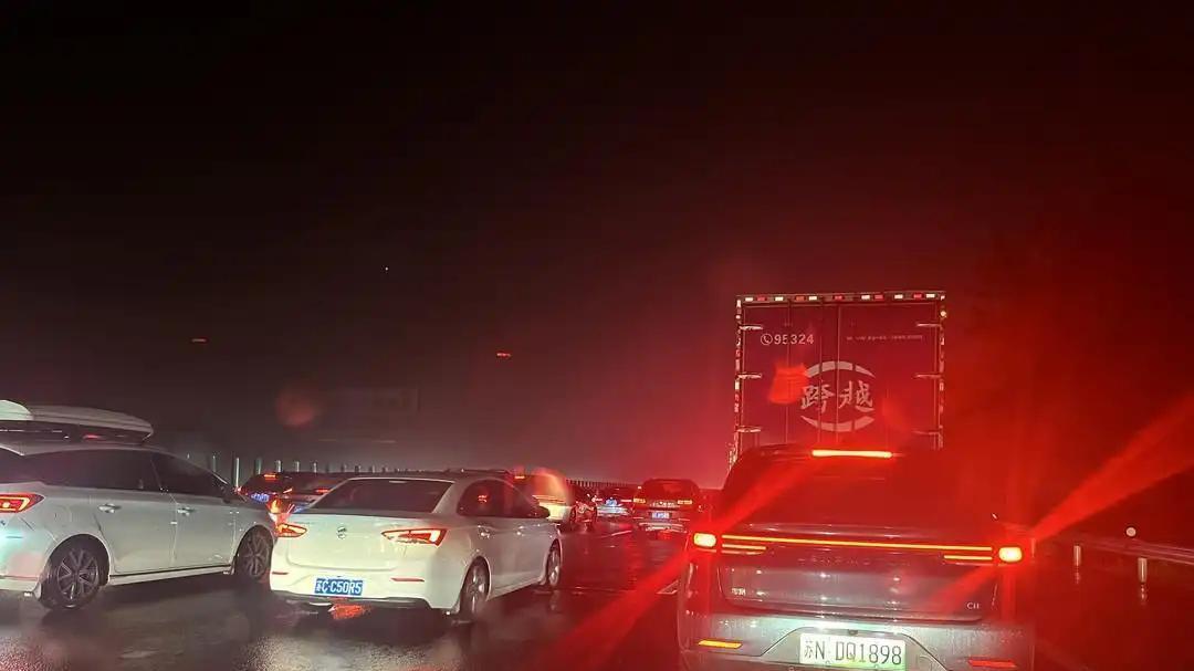 跑高速才明白！混动车与燃油车，差距不仅在于油耗！