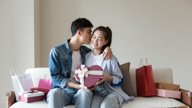 征服中年女人：这两个字，远胜金钱攻势