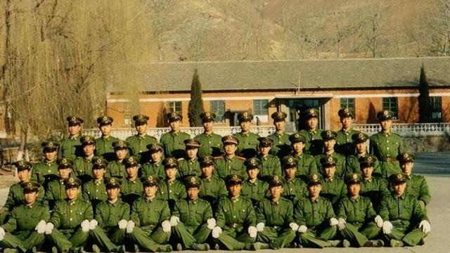 1997年抢劫运钞车79万的劫匪，躲河北成法院副局长，因一烟头暴露