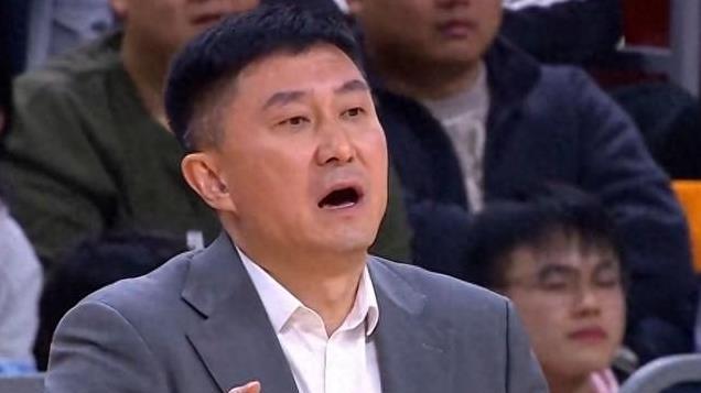 广东男篮7分险胜天津，徐杰16+12吉伦沃特41+12，林庭谦空砍28+6