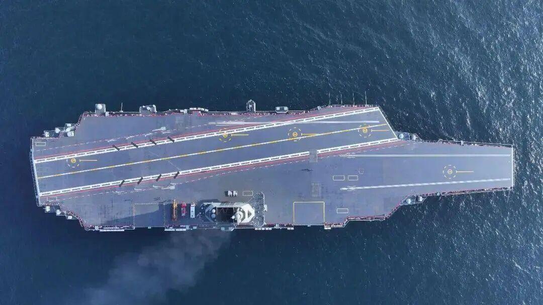 福建号航母服役入列！