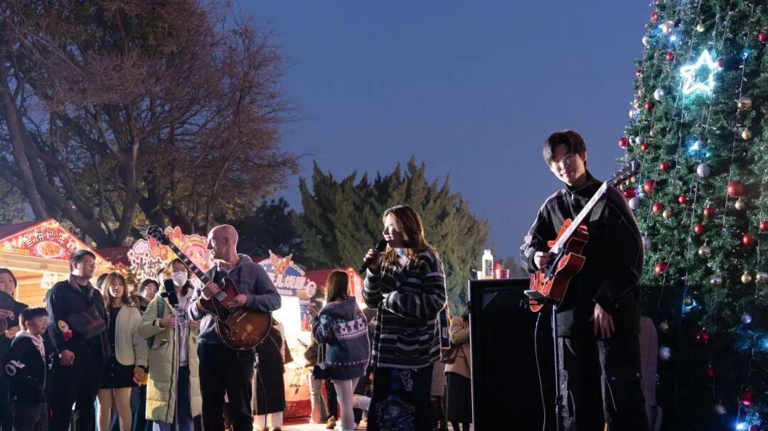 这里不是欧洲童话镇，是青岛冬日爵士小镇！