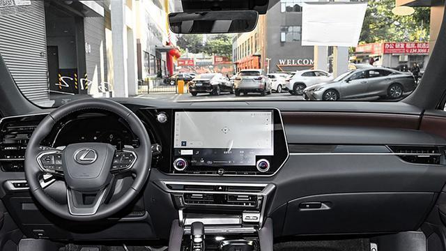 优惠后落地不足44万买高配，保养免费修车贵，雷克萨斯RX适合谁？