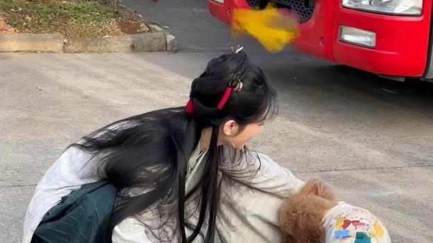 没想到，《国色芳华》爆火没多久，杨紫就在另一个圈子红的发紫