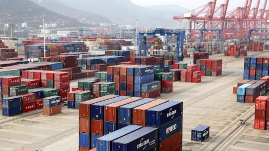 特朗普还没等到中方点头，三份“大礼”已抵达北京