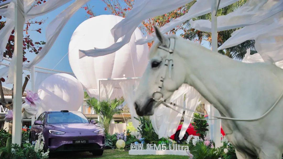 20万级“卷王”！问界新M5 Ultra成车圈“年轻化”担当