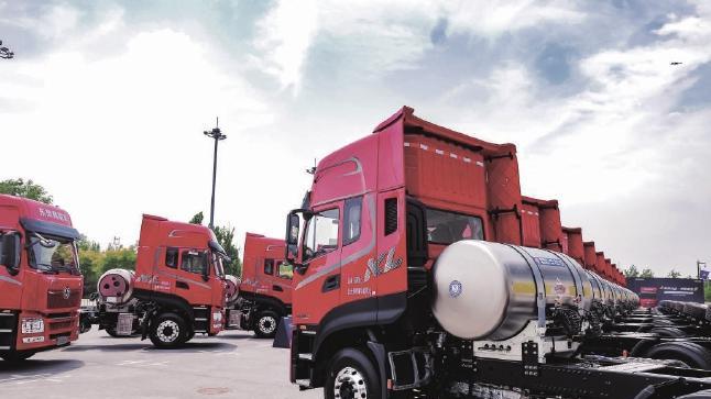 中国第一大天然气重卡品牌：去年卖出5.69万辆，领先重汽、东风