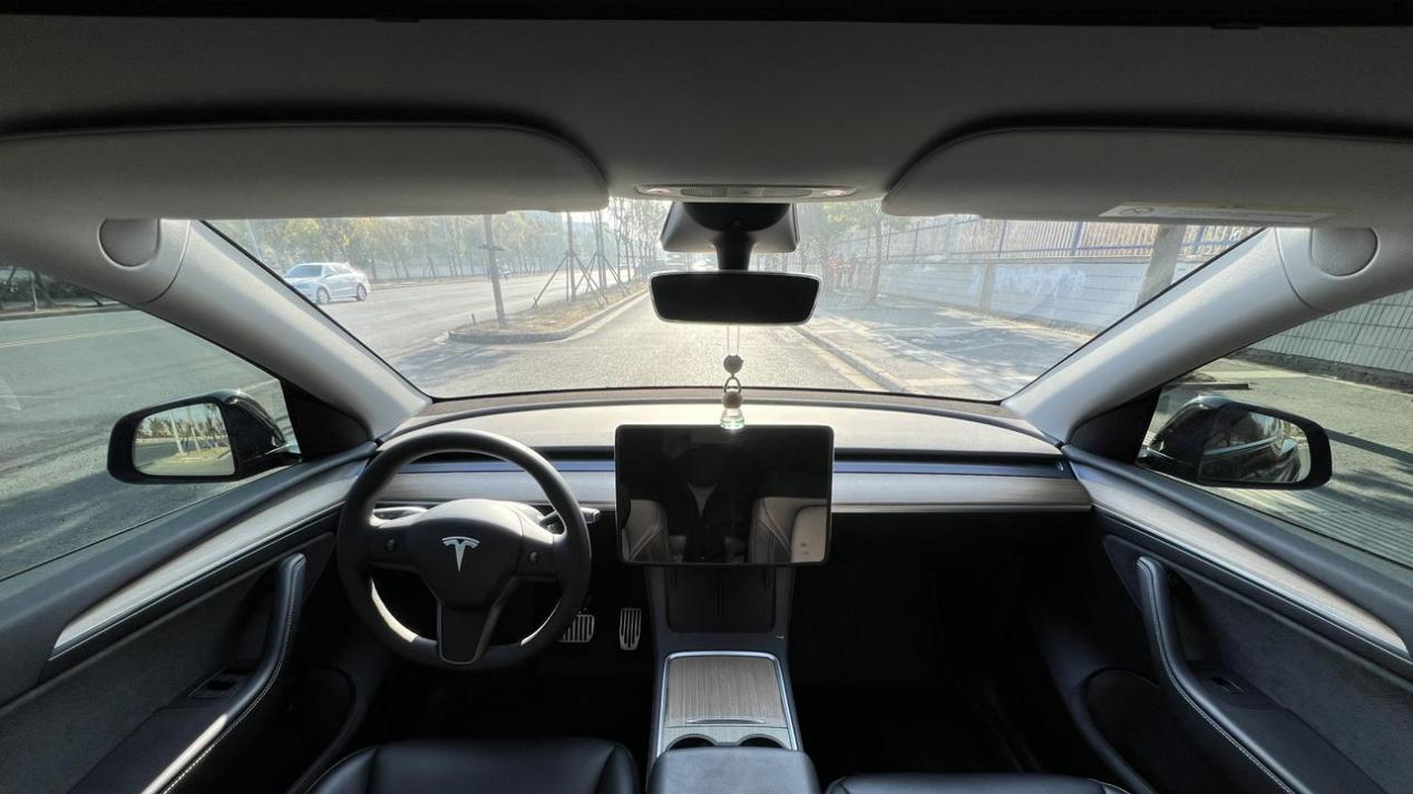 2022款特斯拉Model Y长续航版，5.6万公里，纯电出行新选择？