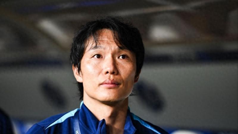 上海申花2-0力克武汉三镇，邓卓翔遭遇首败，申花三连胜领跑中超