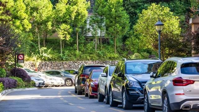 西安周至县路边停车“停费” 二三线城市路边停车收费企业盈亏几何