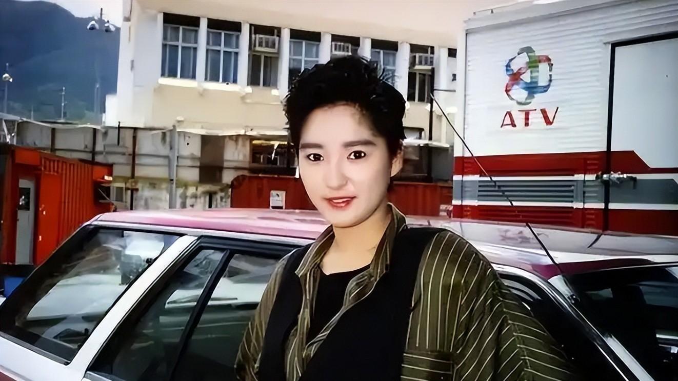 60岁雪梨生活拮据？“最美李莫愁”吃席打包剩酒，女神也难逃晚景凄凉？