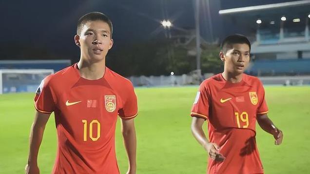 青春风暴来袭！18岁天才前锋王钰栋连续爆发，国足未来星闪耀登场