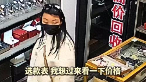 考公梦碎？女子偷窃奢侈品被抓，现场求饶的背后真相如何