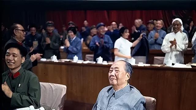 十大开幕式，代表们不离场，毛泽东：“你们不走，我也不好走。”