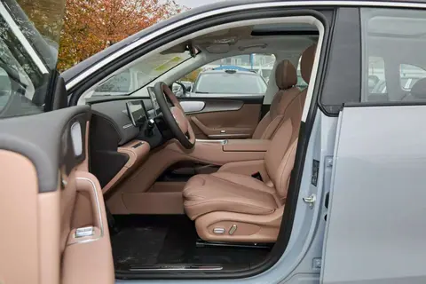 销量实力碾压同级，零跑C11配置直接对标30万级