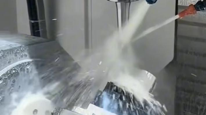 万可五轴加工中心LH450解析：真五轴联动与AI算法如何实现微米级精密加工