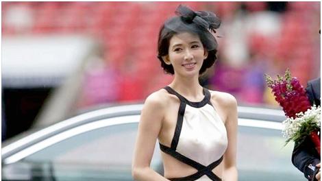 林志玲穿肚兜露背连衣裙，女神范十足