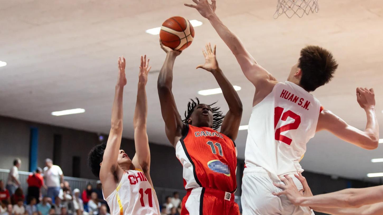 开局单场8个火锅！ U19中国男篮爆冷拼到最后，却因3个致命短板72-80输加拿大