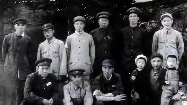 他是李先念的得力干将，1955年荣获三枚一级勋章，可为何仅授大校军衔？