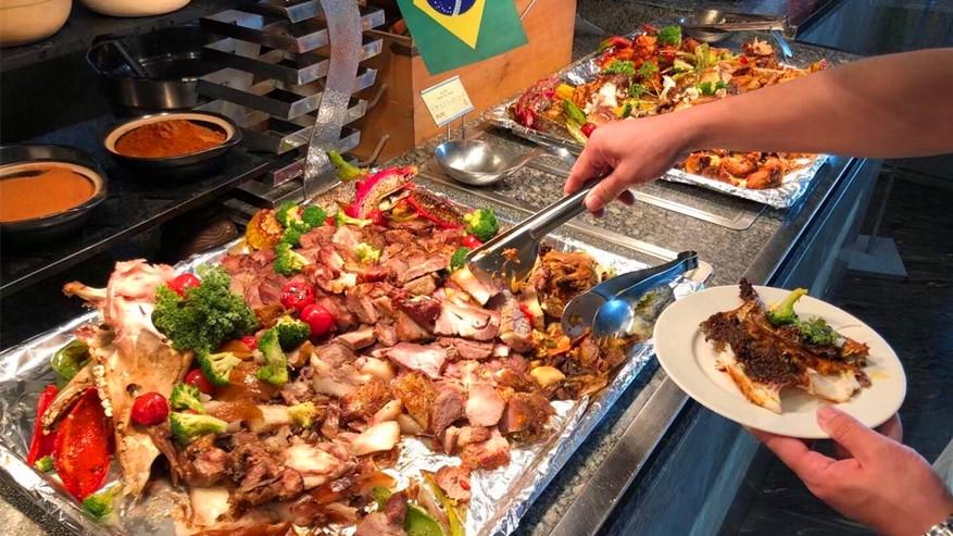 为啥自助餐一吃就饱？内部员工道出“猫腻”，难怪吃不回本!
