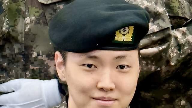 他曾带领RNG拿下冠军，如今成GEN首位“中援”，却连队服都没有