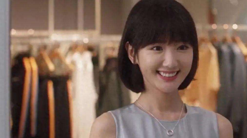 《三十而已》：月光族王漫妮永远不知，钟晓芹拥有1800万房产和32万存款