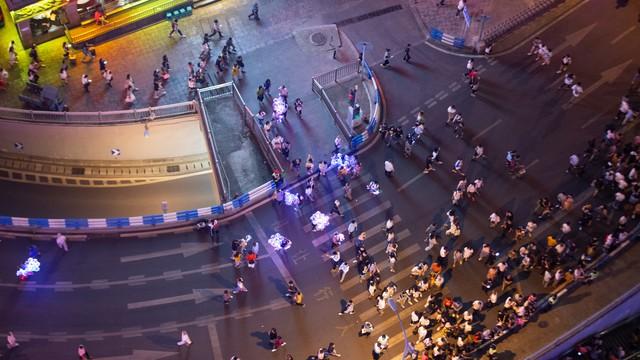 “只要放纵一次，生活就开始失控”：破窗效应毁掉了多少好习惯？