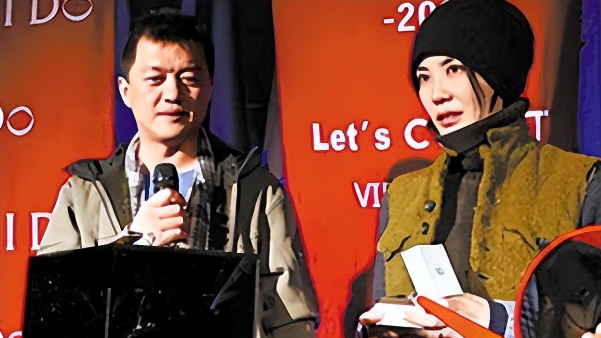 离婚11年后，吃完王菲“红利”的李亚鹏，又回到了他的“怪圈”！