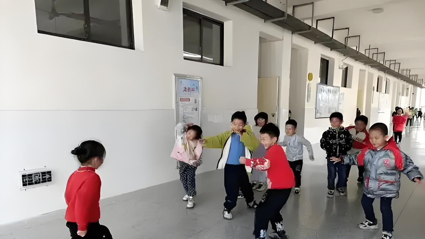 学校走廊追逐酿悲剧，5万赔偿换来家长深刻教训！