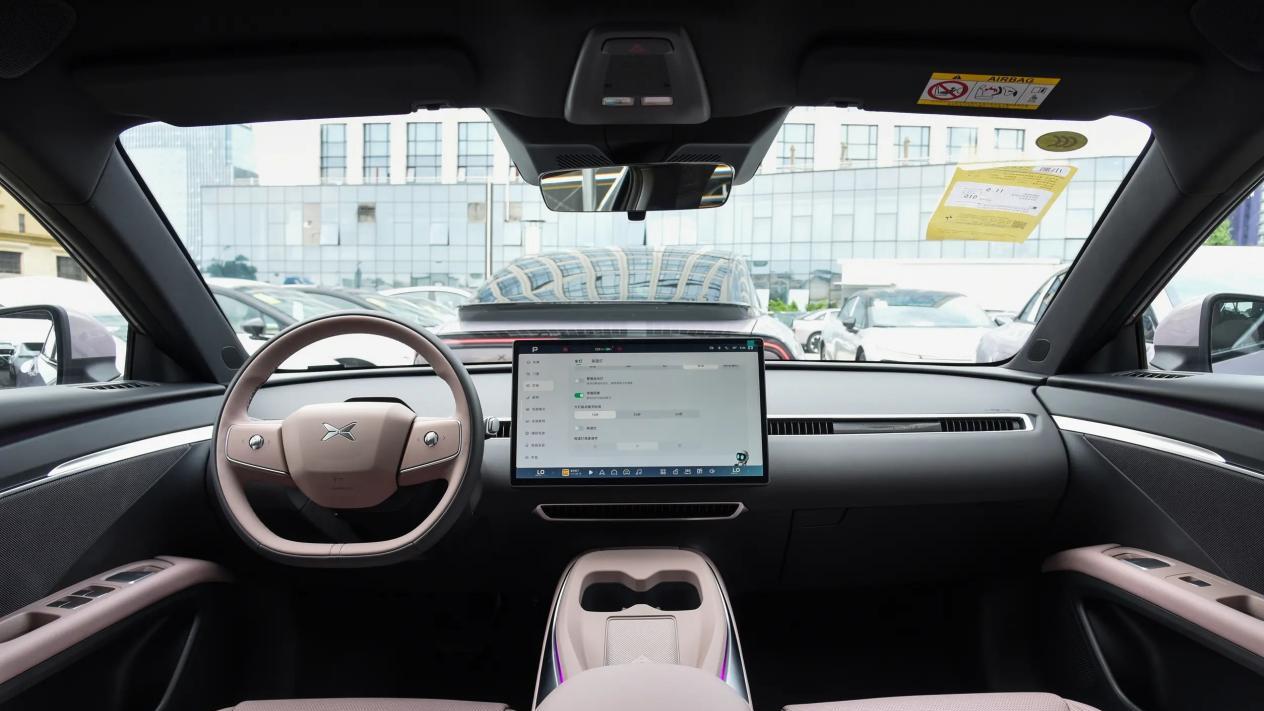 10万出头买电车，零跑Lafa5、小鹏MONA M03，谁更适合年轻人？