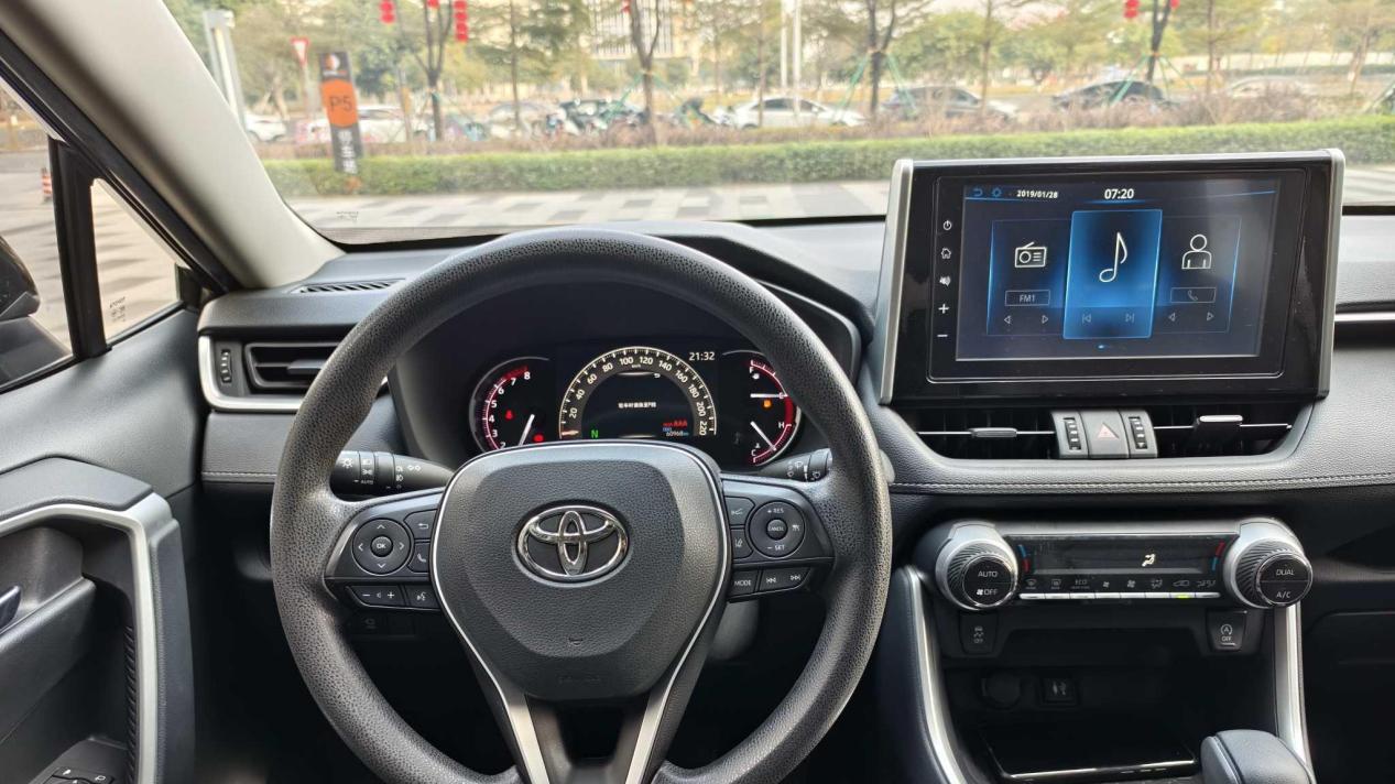 10万出头预算，入手这台6万公里的丰田RAV4，家用代步香吗？