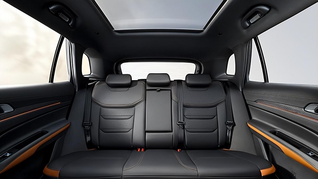 福特发了台8万多中型运动SUV，颜值很俊，准备掀油车桌子？