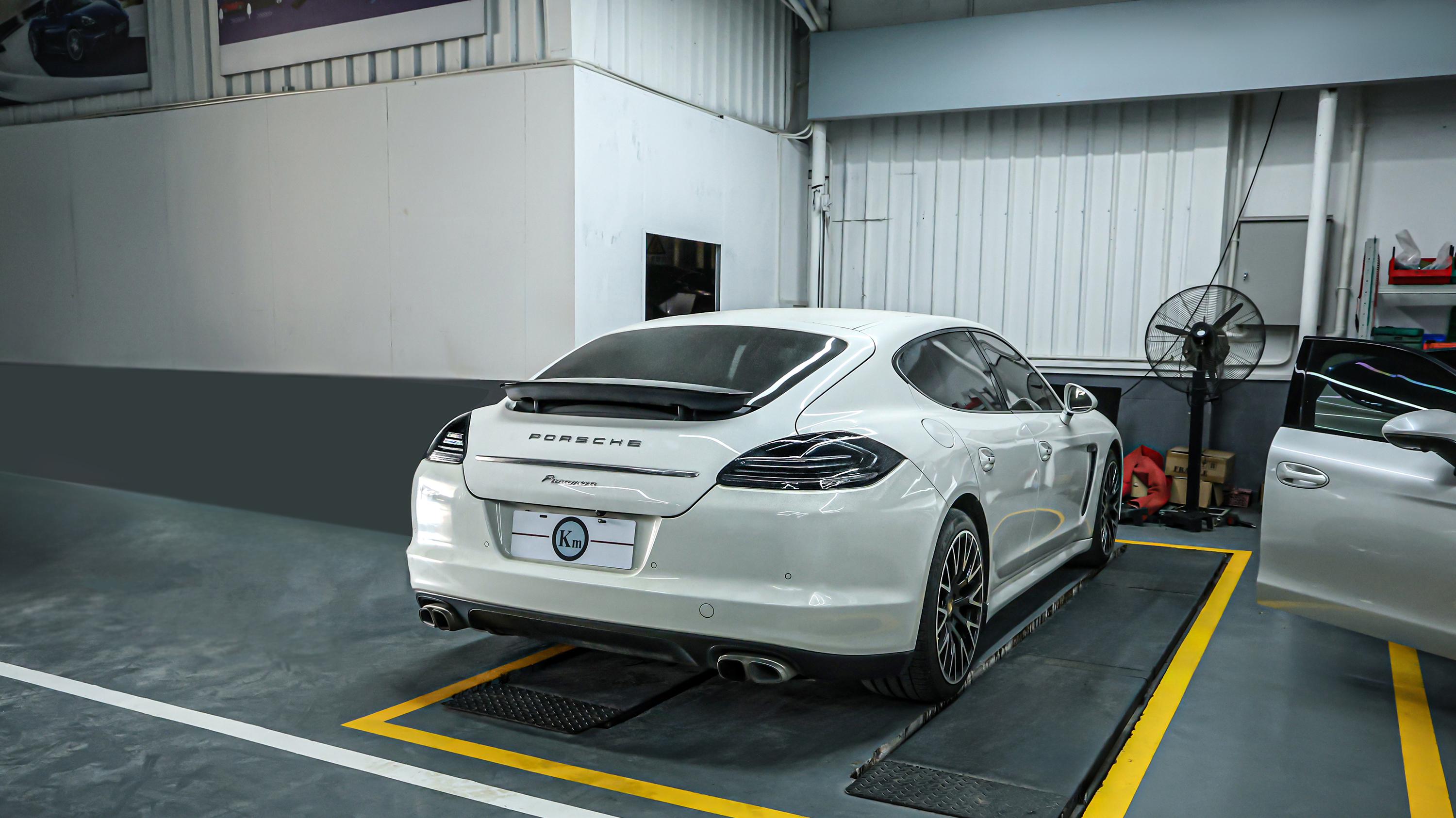 保时捷帕拉梅拉老改新烟熏流水款尾灯装好了