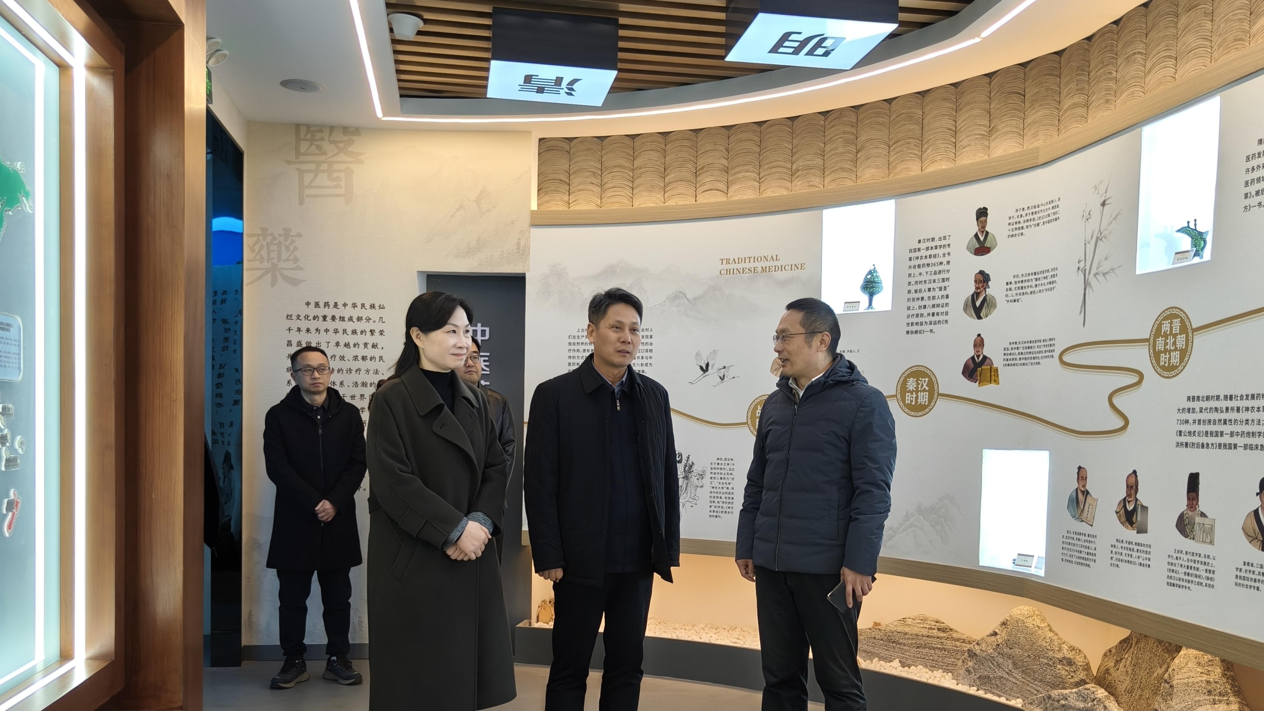 省科协主席刘晓永到信阳职业技术学院调研指导