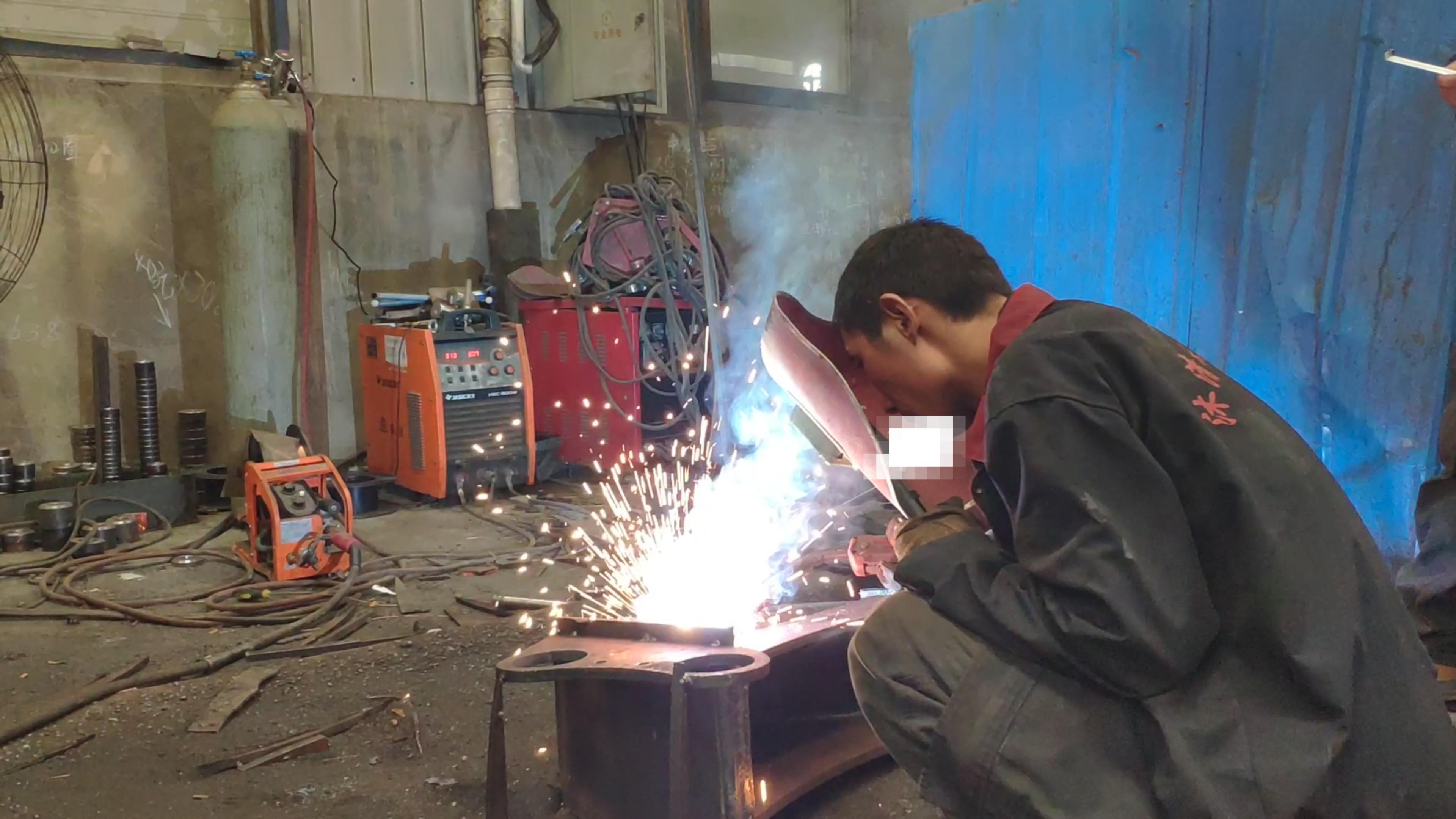 从“劝退”到出师：新焊工靠什么赢得尊重？