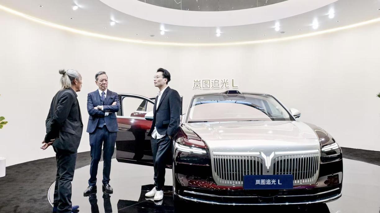 TVB大佬集体“团建” 评车？岚图这波文化共振玩明白了