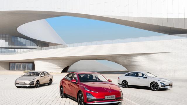 3000万车友认证的“人民车王”来了——五菱也来掀桌子