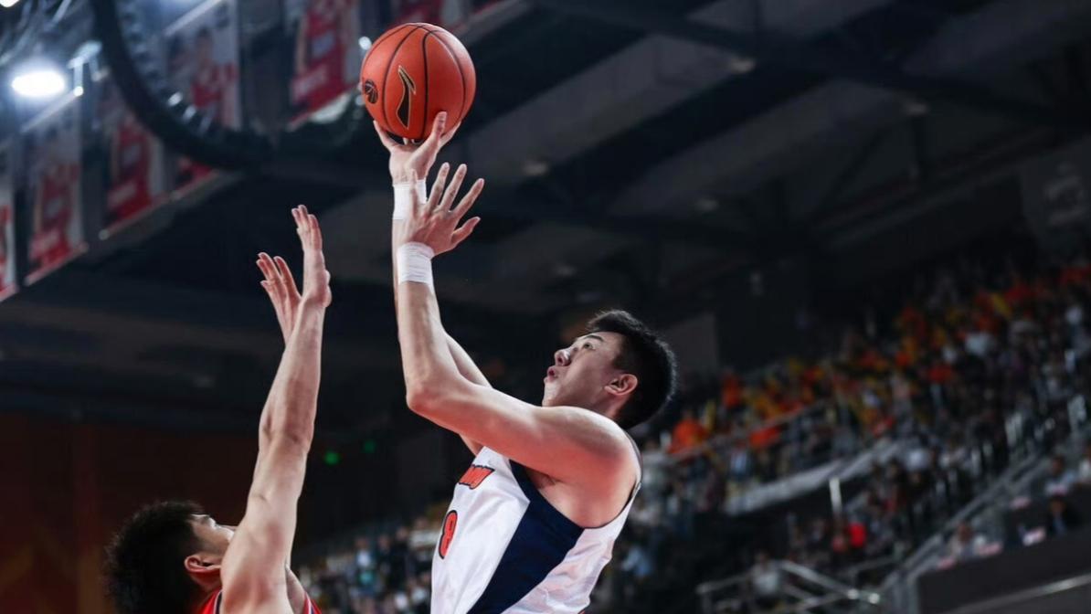 纵容迪亚洛，罚下王少杰！广东击败山西之夜裁判再次引发争议！